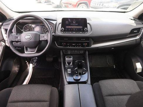 Used 2025 Nissan Rogue SV AWD/4WD image 21