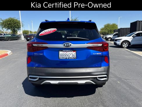 Certified 2021 Kia Seltos SX w/ SX Sunroof Package AWD/4WD image 8