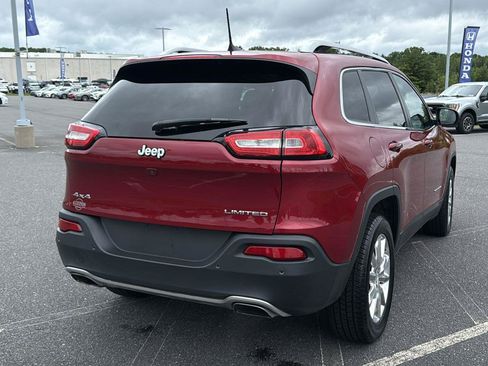 Used 2017 Jeep Cherokee Limited AWD/4WD image 6