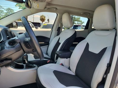 Used 2020 Jeep Compass Latitude w/ Popular Equipment Group FWD image 18