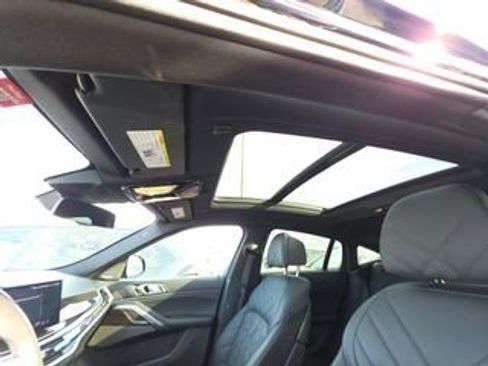 Used 2025 BMW X6 xDrive40i w/ Climate Comfort Package image 3