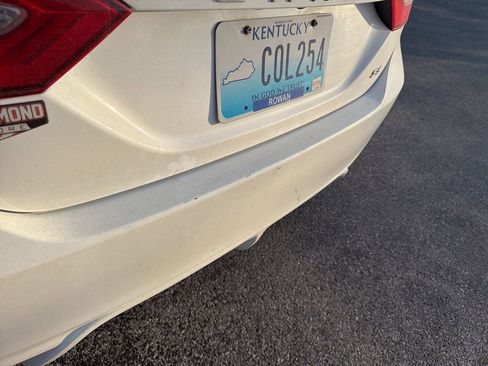 Used 2019 Toyota Camry SE image 16