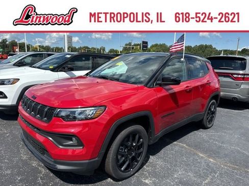 Used 2024 Jeep Compass Latitude w/ Convenience Group AWD/4WD image 1