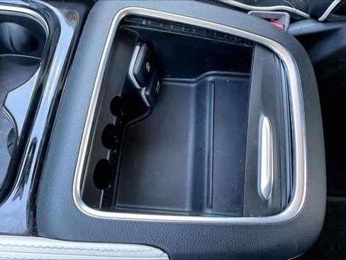 Used 2023 Chrysler Pacifica Limited image 24