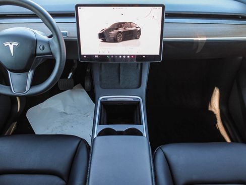 Used 2024 Tesla Model Y Long Range image 13