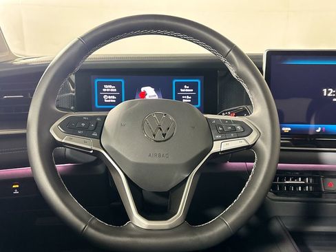New 2025 Volkswagen Tiguan SE image 13