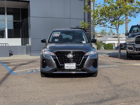 Certified 2025 Nissan Kicks Play S image 5