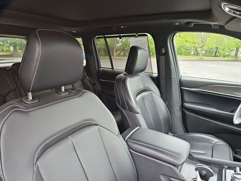 Used 2025 Jeep Grand Cherokee Limited w/ Luxury Tech Group II AWD/4WD image 12