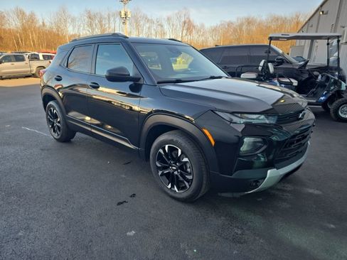 Used 2022 Chevrolet TrailBlazer LT w/ LPO, Blackout Package FWD image 4