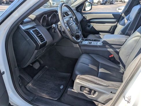 Used 2020 Land Rover Discovery Landmark image 8
