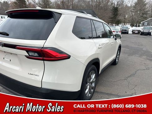 Used 2024 Toyota Grand Highlander AWD image 11
