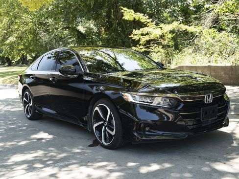 Certified 2022 Honda Accord Sport image 2