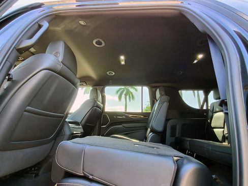 Used 2022 Cadillac Escalade ESV Luxury RWD image 34