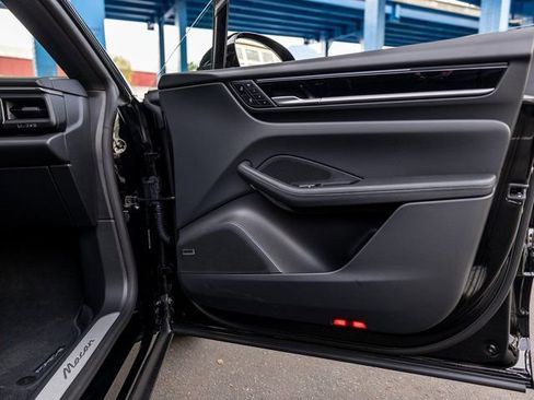 New 2025 Porsche Macan Electric image 39