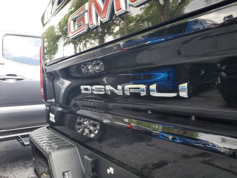 Used 2023 GMC Sierra 1500 Denali w/ Denali Reserve Package AWD/4WD image 8