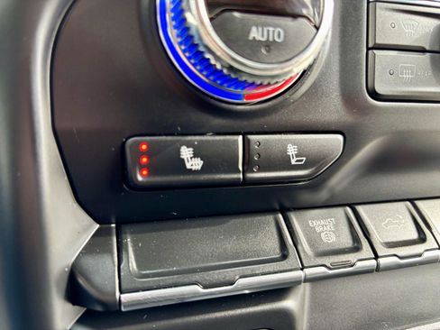 Used 2021 GMC Sierra 2500 SLE w/ SLE Value Package; image 4