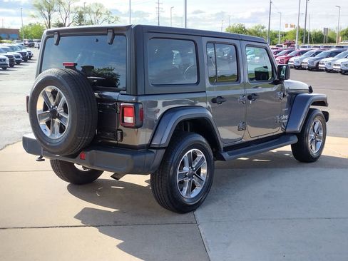Used 2018 Jeep Wrangler Unlimited Sahara w/ Uconnect 4C Nav & Sound Group AWD/4WD image 5