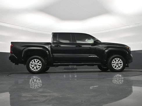 Used 2025 Toyota Tacoma SR5 RWD image 29