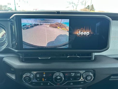 Used 2024 Jeep Wrangler Sport S image 19