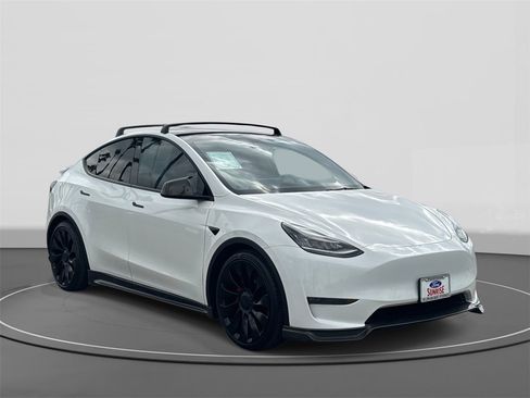 Used 2021 Tesla Model Y Performance image 3