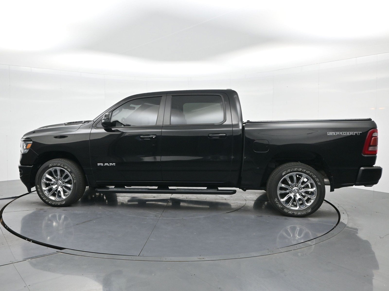 Used 2023 RAM 1500 Laramie AWD/4WD image 8