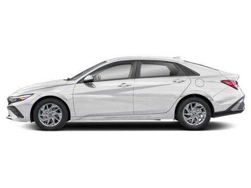 New 2026 Hyundai Elantra SEL Sport Premium FWD image 2
