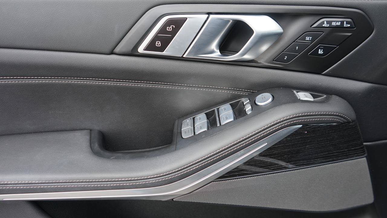 Used 2024 BMW X7 xDrive40i w/ M Sport Package AWD/4WD image 9