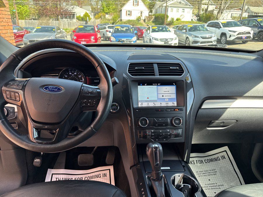 Used 2019 Ford Explorer XLT w/ Equipment Group 202A AWD/4WD image 27