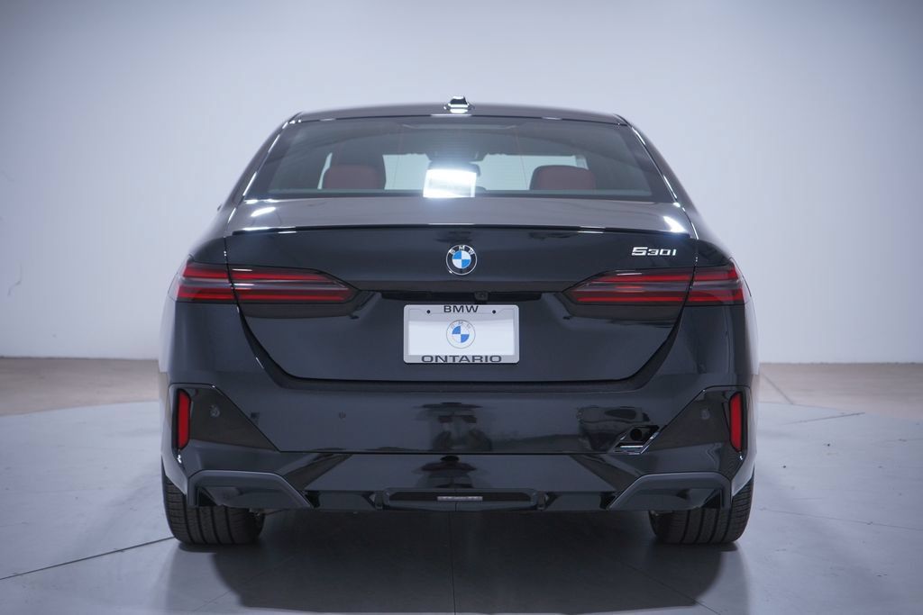 Used 2026 BMW 530i w/ M Sport Package RWD image 5