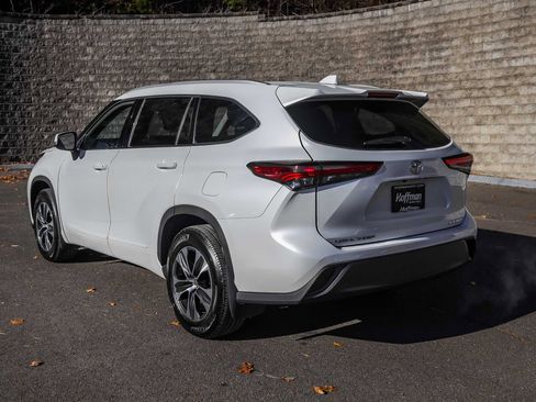 Used 2022 Toyota Highlander XLE image 9