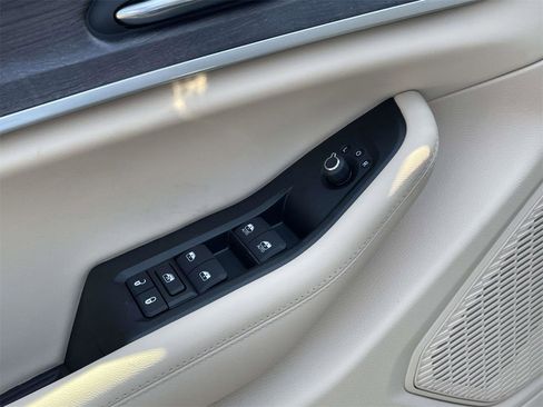 New 2025 Jeep Grand Cherokee Limited w/ Luxury Tech Group II image 29