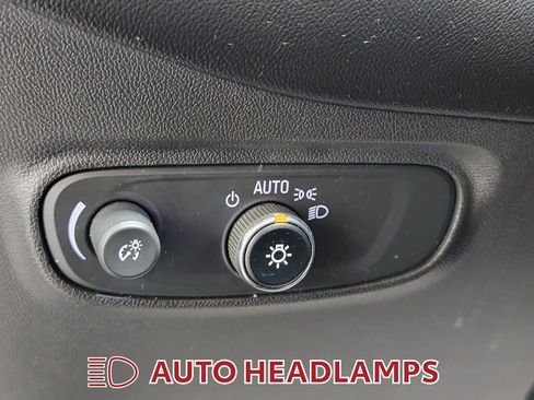 Used 2020 Chevrolet Equinox LS w/ LS Convenience Package FWD image 24