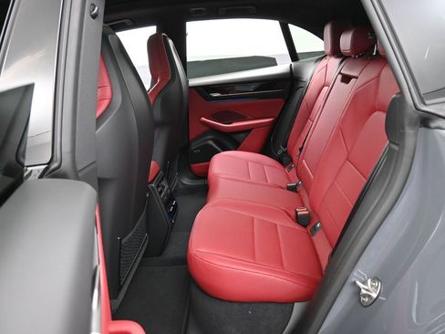 New 2026 Porsche Macan 4 Electric image 24