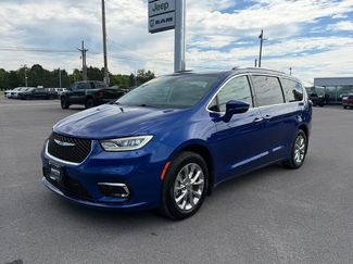 Used 2021 Chrysler Pacifica Touring-L w/ Uconnect Theater Family Group AWD/4WD video 1