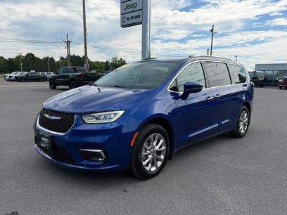 Used 2021 Chrysler Pacifica Touring-L w/ Uconnect Theater Family Group