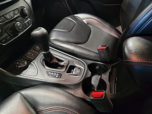 Used 2019 Jeep Cherokee Trailhawk w/ Trailer Tow Group image 26