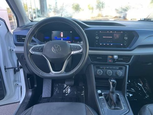 Used 2022 Volkswagen Taos SE FWD image 17