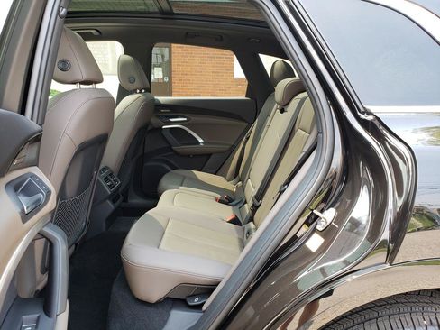Used 2025 Audi Q5 Premium Plus w/ Premium Plus AWD/4WD image 11