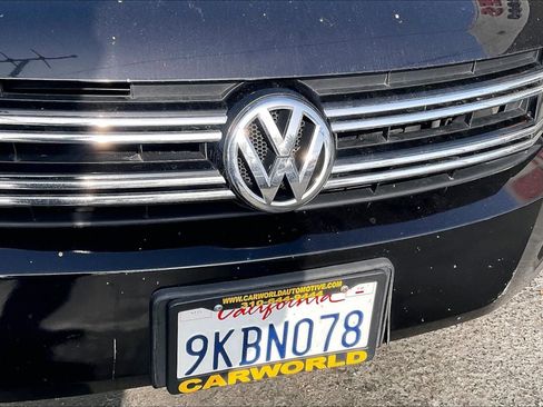 Used 2017 Volkswagen Tiguan Limited w/ Premium Package image 28