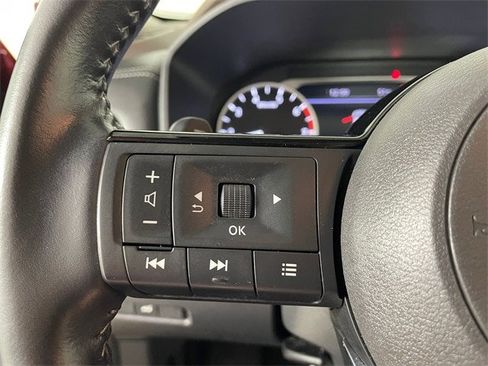 Used 2022 Nissan Rogue SL w/ SL Premium Package image 11