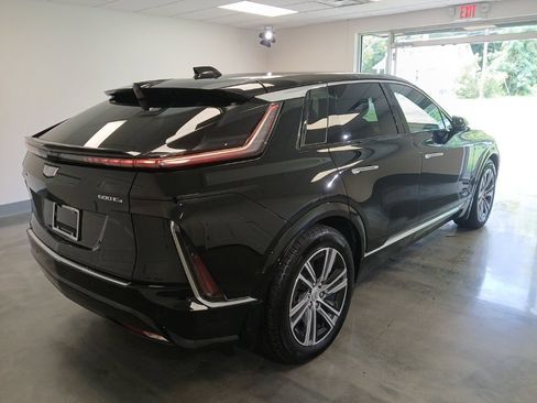 Certified 2024 Cadillac Lyriq Luxury AWD/4WD image 2