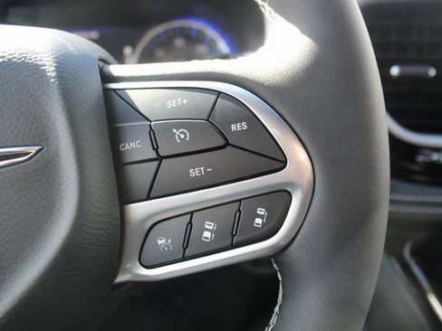 New 2026 Chrysler Pacifica Select image 14