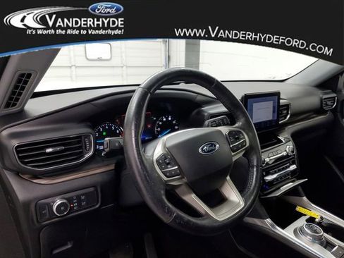 Used 2021 Ford Explorer Limited image 22