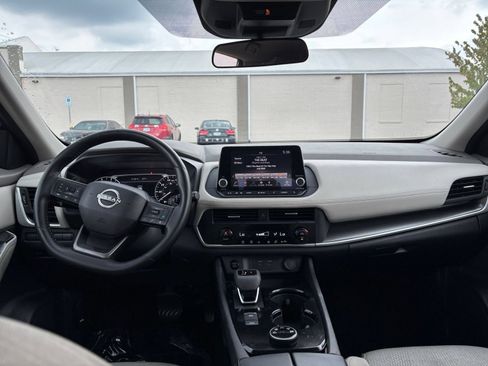 Used 2025 Nissan Rogue SV AWD/4WD image 36