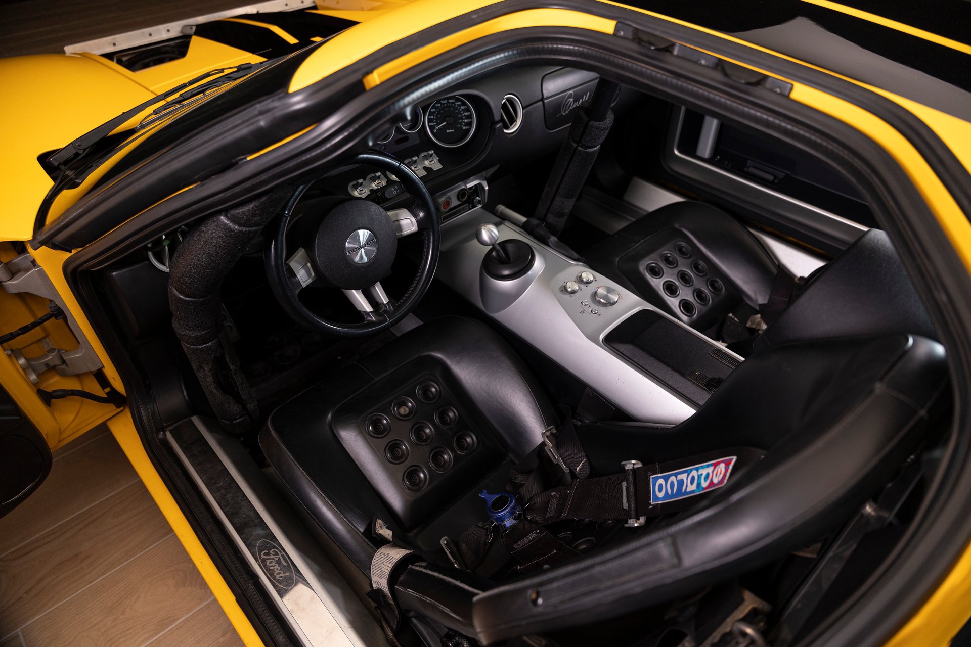 Used 2005 Ford GT RWD image 3