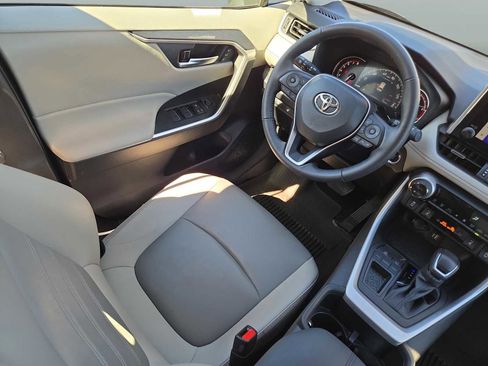 Used 2023 Toyota RAV4 XLE Premium image 13