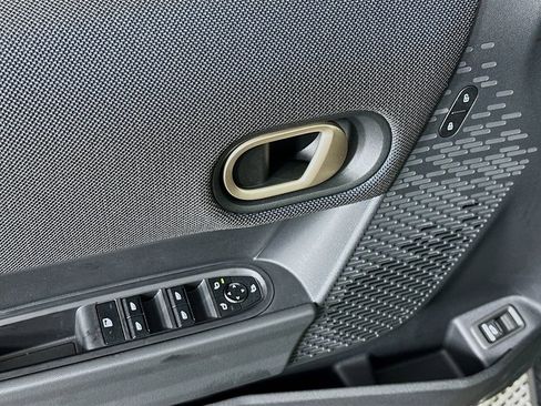 Certified 2025 MINI Cooper 4-Door Hardtop image 19