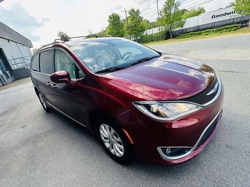 Used 2019 Chrysler Pacifica Touring-L w/ Advanced Safetytec Group FWD image 7