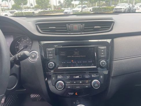 Used 2020 Nissan Rogue SV AWD/4WD image 25