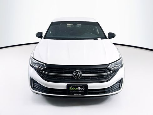 Used 2023 Volkswagen Jetta Sport image 2